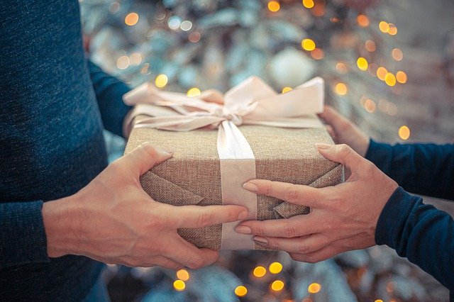 Idee regalo di Natale: quanto spendere